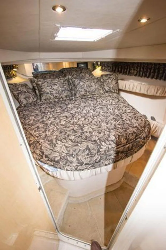 Slide: The Image of Sea Ray 410 Sundancer 2000 - 13