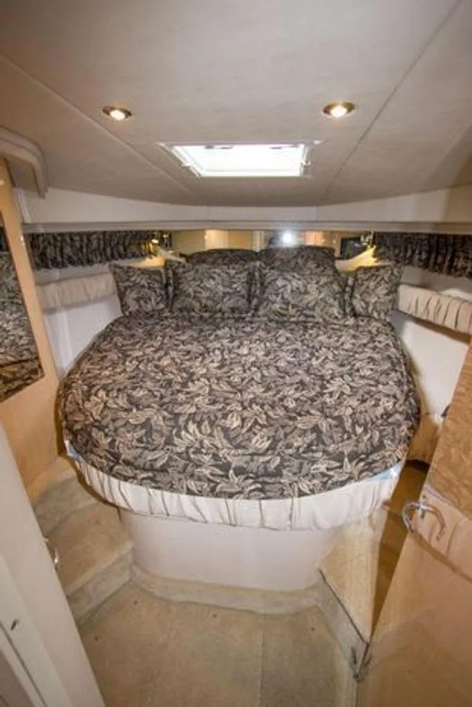 Slide: The Image of Sea Ray 410 Sundancer 2000 - 14