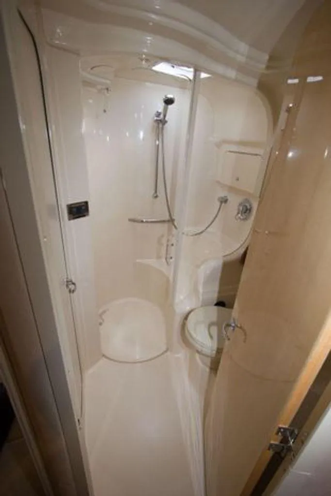 Slide: The Image of Sea Ray 410 Sundancer 2000 - 15