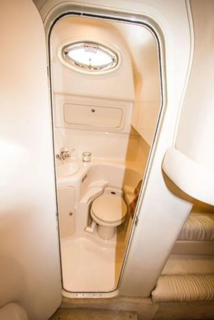 Slide: The Image of Sea Ray 410 Sundancer 2000 - 16