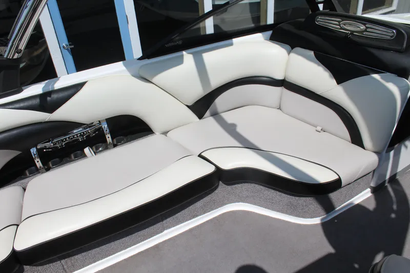 Slide: The Image of Malibu Wakesetter VLX 2011 - 11