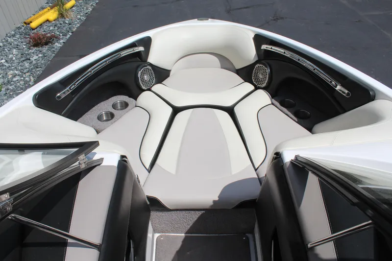 Slide: The Image of Malibu Wakesetter VLX 2011 - 12