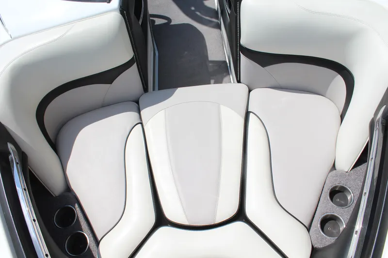 Slide: The Image of Malibu Wakesetter VLX 2011 - 13