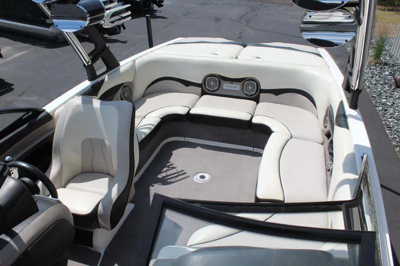 Slide: The Image of Malibu Wakesetter VLX 2011 - 14