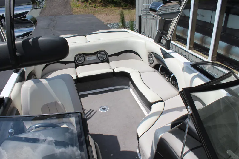 Slide: The Image of Malibu Wakesetter VLX 2011 - 15