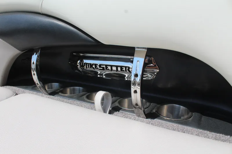 Slide: The Image of Malibu Wakesetter VLX 2011 - 16