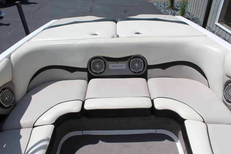 Slide: The Image of Malibu Wakesetter VLX 2011 - 17