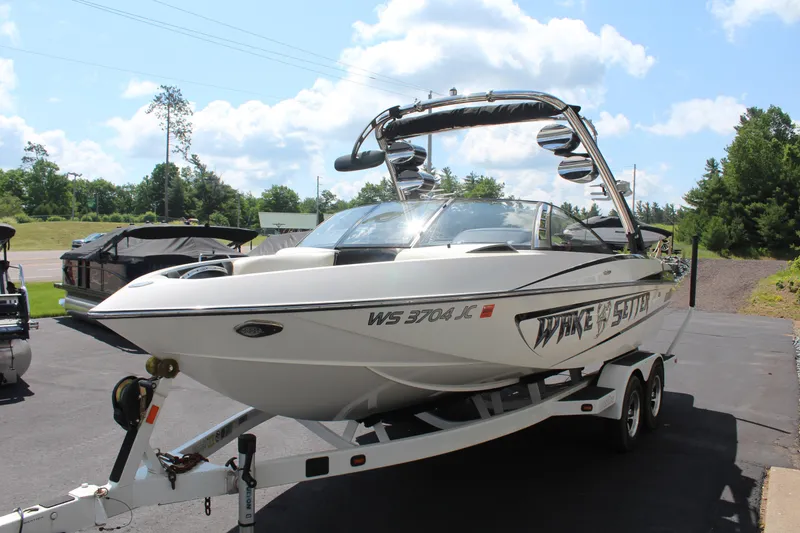 Slide: The Image of Malibu Wakesetter VLX 2011 - 4