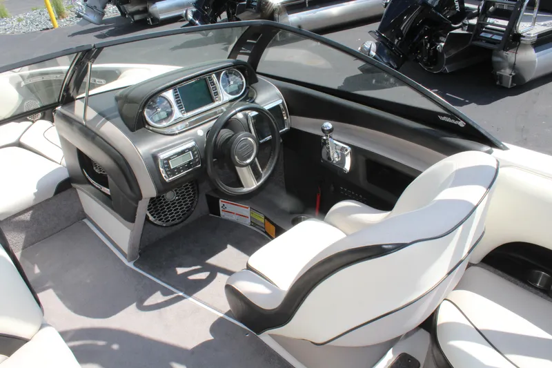 Slide: The Image of Malibu Wakesetter VLX 2011 - 9