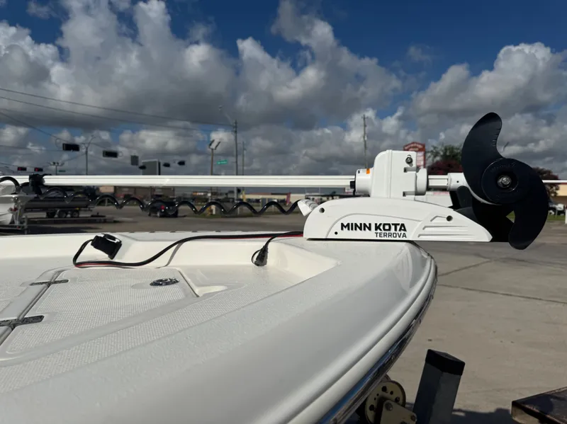 Slide: The Image of NauticStar 215XTS 2023 - 10