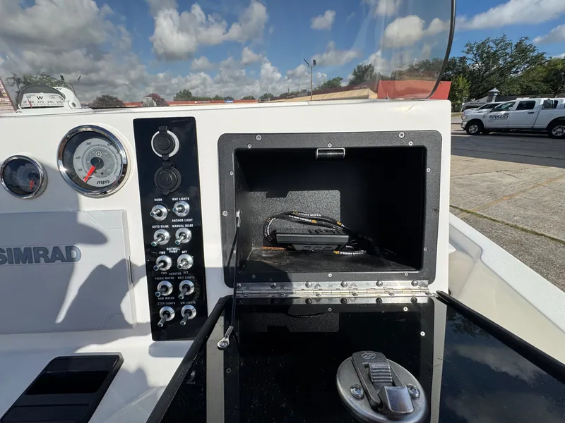 Slide: The Image of NauticStar 215XTS 2023 - 19