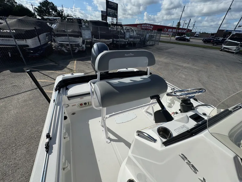 Slide: The Image of NauticStar 215XTS 2023 - 21