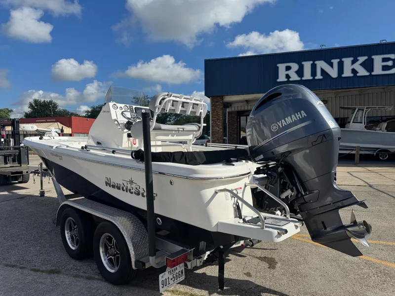 Slide: The Image of NauticStar 215XTS 2023 - 6