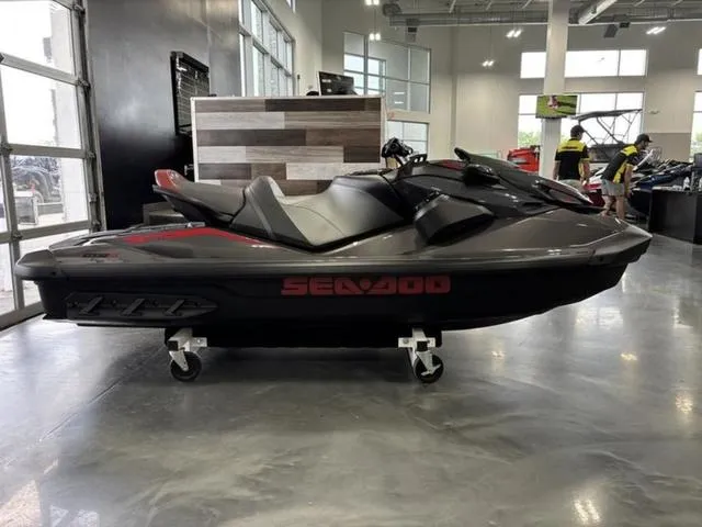 Slide: The Image of Sea-Doo GTR 2025 - 10
