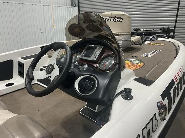 Slide: The Image of Triton TR176 2007 - 6