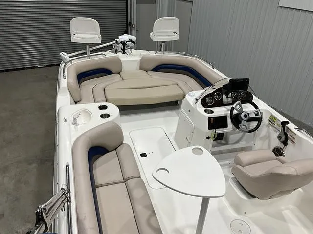 Slide: The Image of Hurricane SUNDECK SPORT 201 2013 - 15