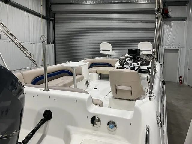 Slide: The Image of Hurricane SUNDECK SPORT 201 2013 - 23