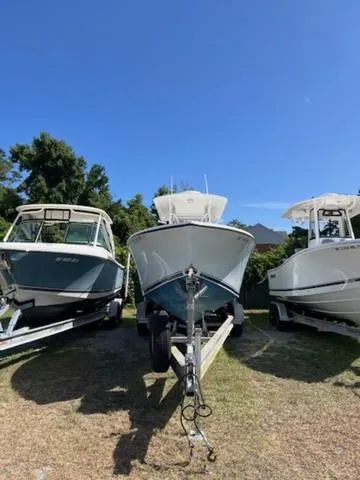 Slide: The Image of Regulator Marine 26 Forward Seating 2002 - 3