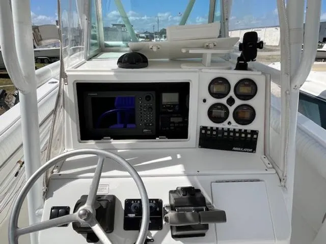 Slide: The Image of Regulator Marine 26 Forward Seating 2002 - 5