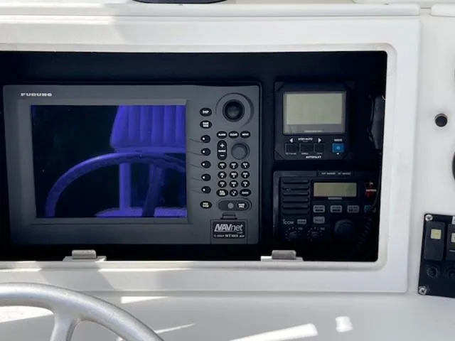 Slide: The Image of Regulator Marine 26 Forward Seating 2002 - 6