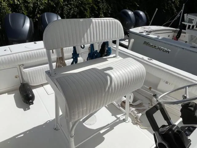 Slide: The Image of Regulator Marine 26 Forward Seating 2002 - 9