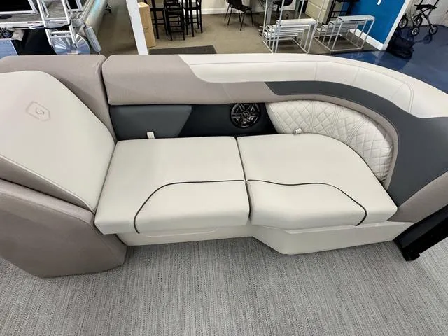 Slide: The Image of Godfrey SW 2286 SFL 2025 - 10