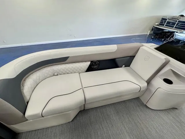 Slide: The Image of Godfrey SW 2286 SFL 2025 - 11