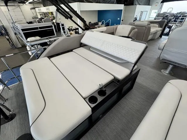 Slide: The Image of Godfrey SW 2286 SFL 2025 - 4