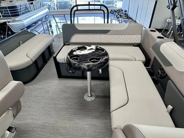 Slide: The Image of Godfrey SW 2286 SFL 2025 - 6