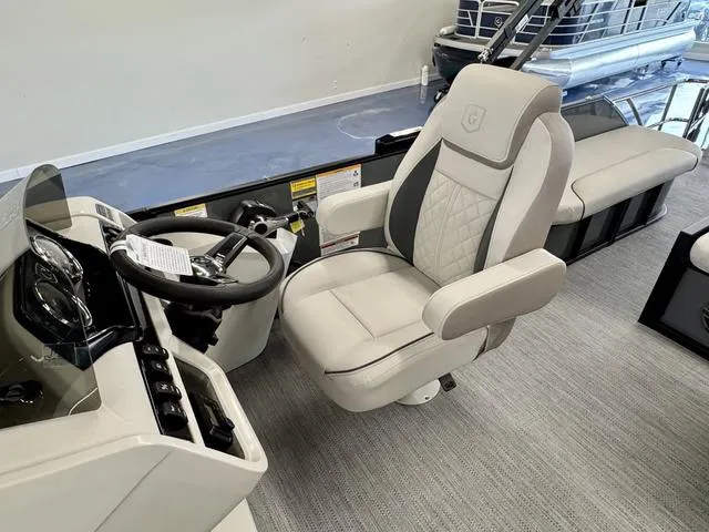 Slide: The Image of Godfrey SW 2286 SFL 2025 - 8