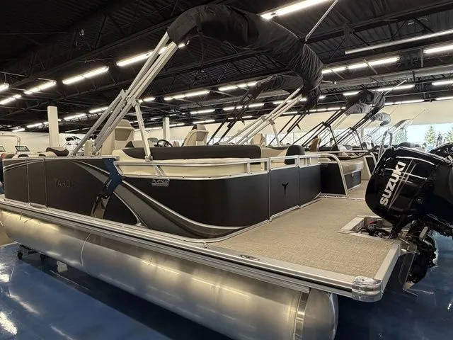 Slide: The Image of Tahoe LTZ 2185 QL 2025 - 4