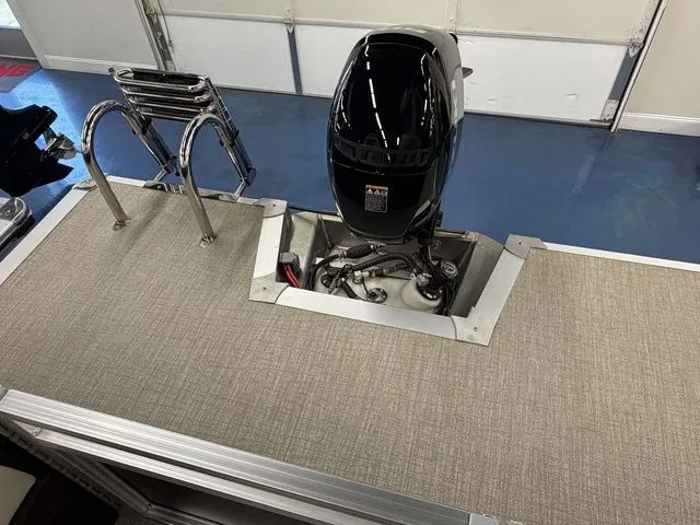 Slide: The Image of Tahoe LTZ 2185 QL 2025 - 8