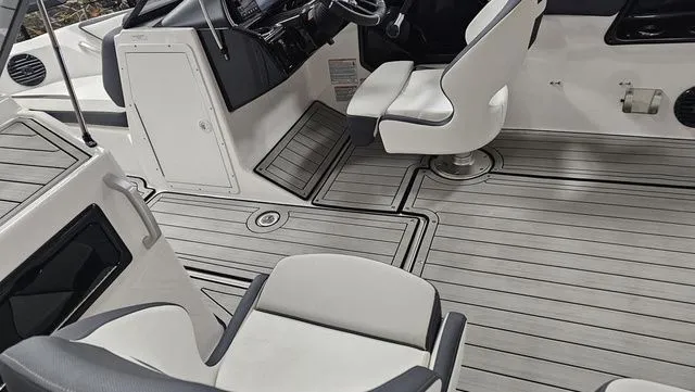 Slide: The Image of Yamaha 195S 2025 - 4