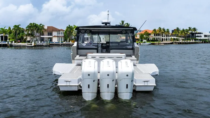 Slide: The Image of Cruisers Yachts 50 GLS 2024 - 10