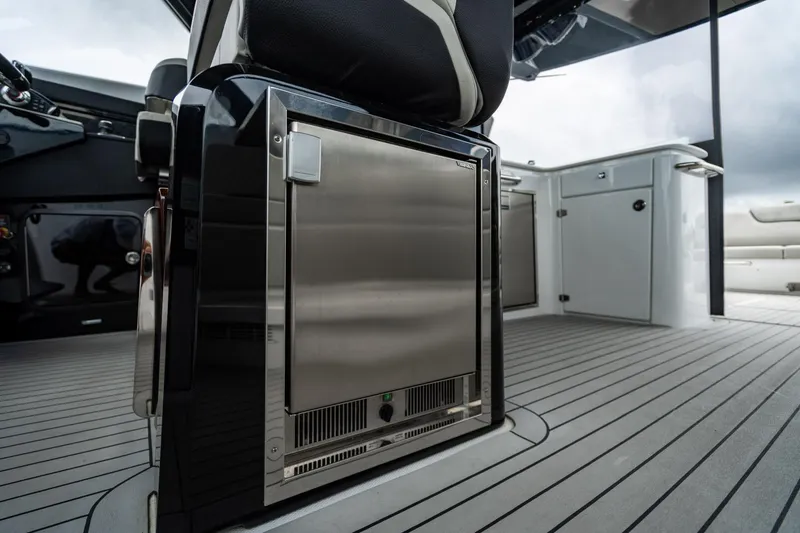 Slide: The Image of Cruisers Yachts 50 GLS 2024 - 100