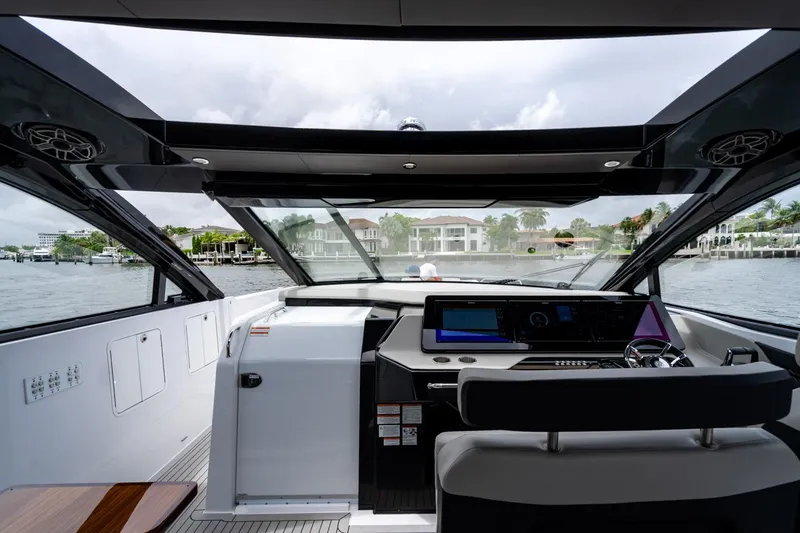 Slide: The Image of Cruisers Yachts 50 GLS 2024 - 105