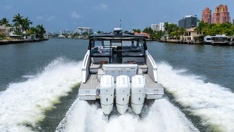 Slide: The Image of Cruisers Yachts 50 GLS 2024 - 20