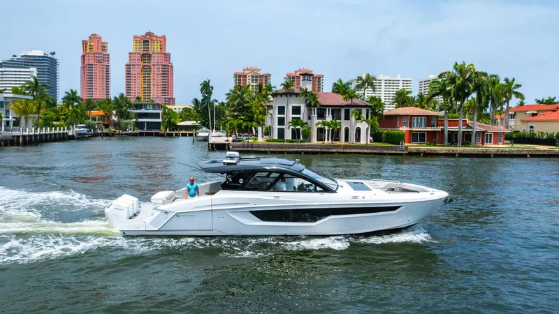 Slide: The Image of Cruisers Yachts 50 GLS 2024 - 29