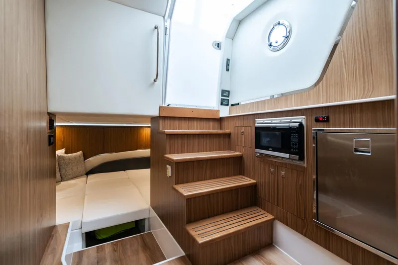 Slide: The Image of Cruisers Yachts 50 GLS 2024 - 33