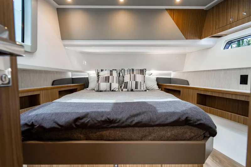 Slide: The Image of Cruisers Yachts 50 GLS 2024 - 37