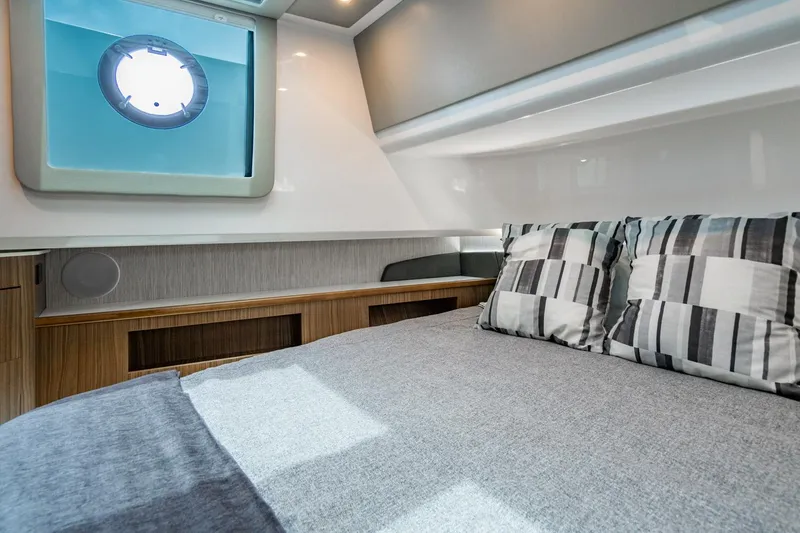 Slide: The Image of Cruisers Yachts 50 GLS 2024 - 38