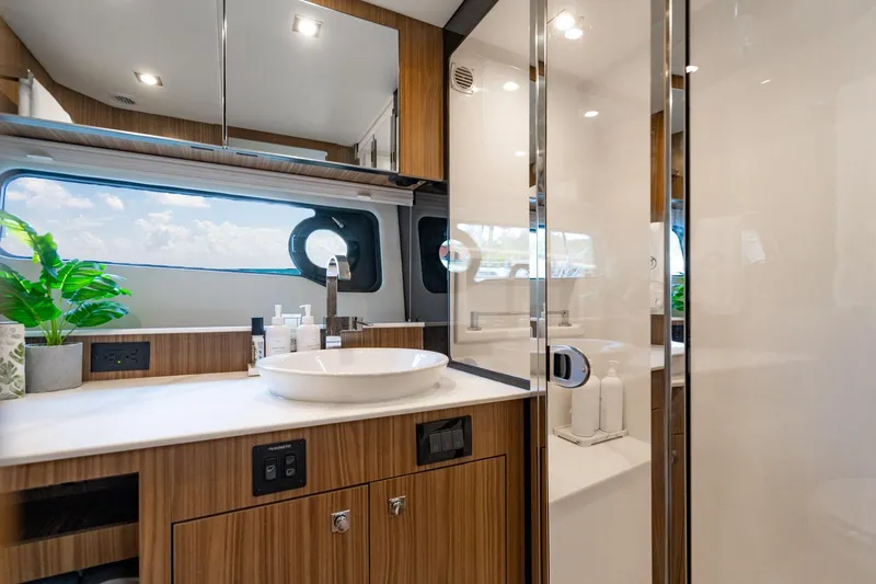 Slide: The Image of Cruisers Yachts 50 GLS 2024 - 43