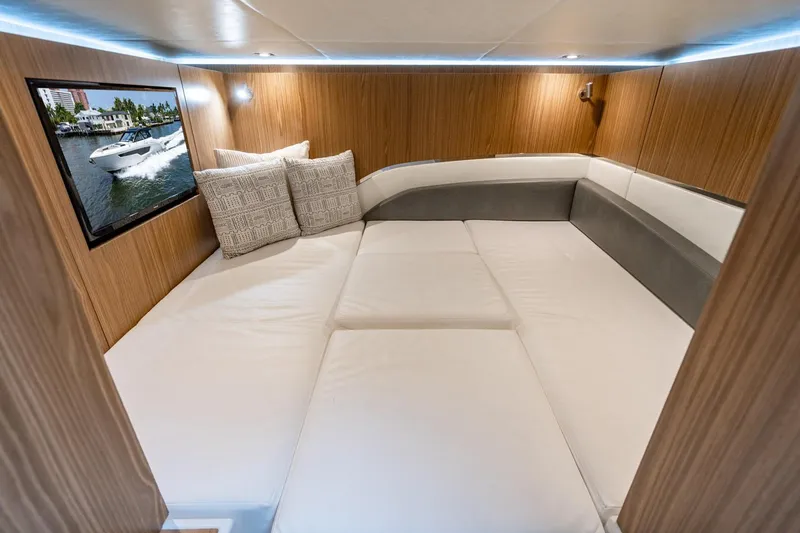 Slide: The Image of Cruisers Yachts 50 GLS 2024 - 47