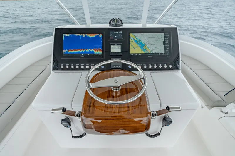 Slide: The Image of Viking 46 Billfish Helm - 10