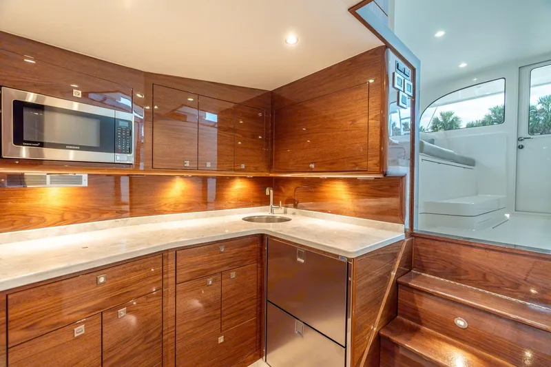 Slide: The Image of Viking 46 Billfish Galley - 18