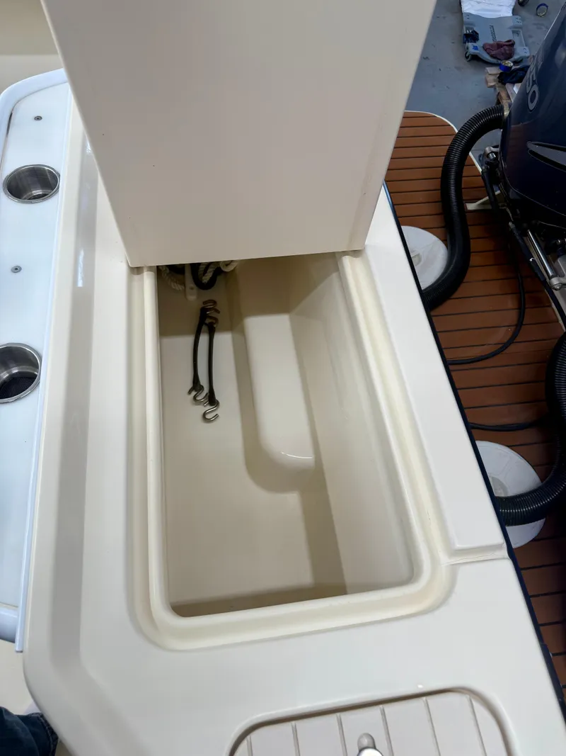 Slide: The Image of Parker 2820 XLD Sport Cabin 2008 - 21