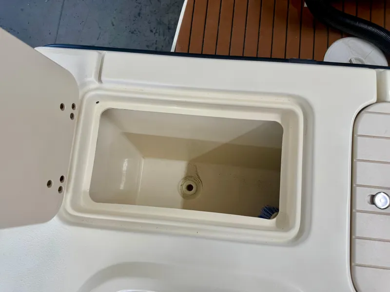 Slide: The Image of Parker 2820 XLD Sport Cabin 2008 - 23