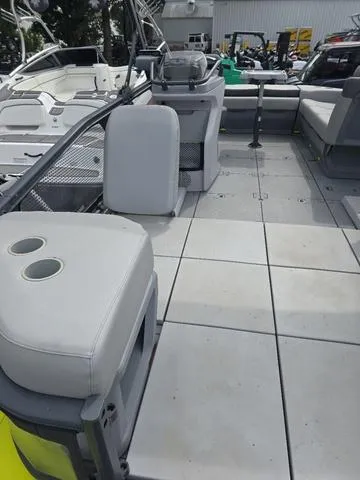 Slide: The Image of Sea-Doo SWITCH SPORT 18' 230HP 2023 - 5