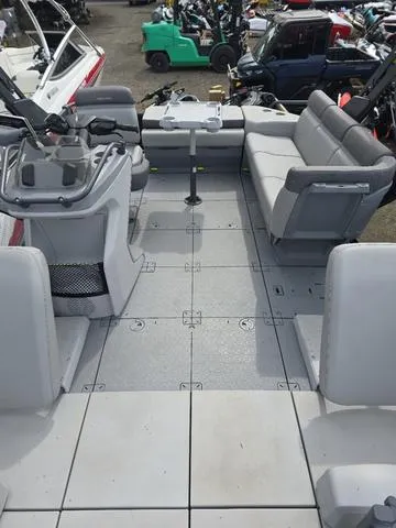 Slide: The Image of Sea-Doo SWITCH SPORT 18' 230HP 2023 - 9