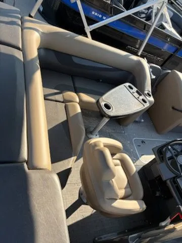 Slide: The Image of Princecraft Ventura 192 2025 - 5